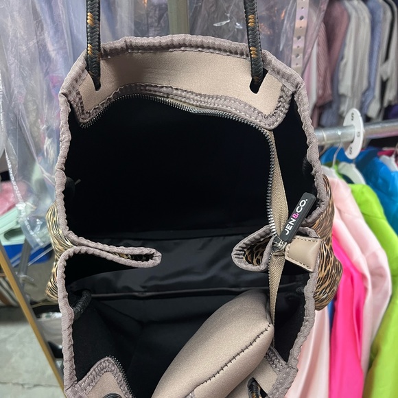 Jenn and Co. Animal print scuba like fabric Purse with zip pouch. - Picture 5 of 6